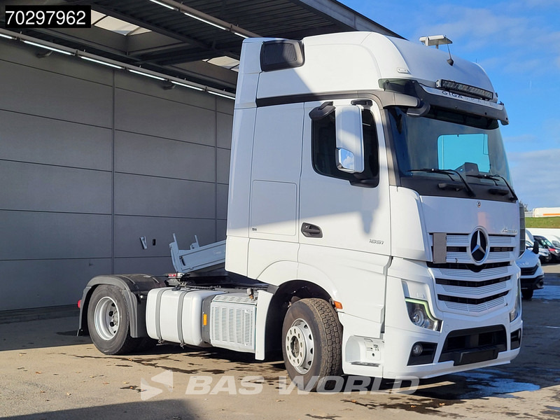 Mercedes-Benz Actros 1851 Actros 4X2 GigaSpace ADR 2xTanks Xenon Euro 6 - 트랙터 유닛 : 사진 3 Mercedes-Benz Actros 1851 Actros 4X2 GigaSpace ADR 2xTanks Xenon Euro 6 - 트랙터 유닛 : 사진 3