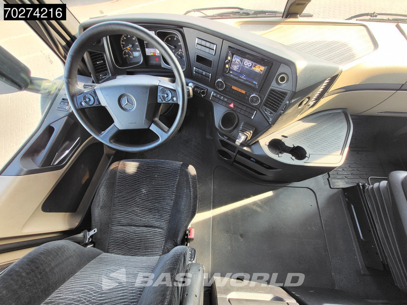 Interior photo 1: 리스 Mercedes-Benz Actros 1945 Actros 4X2 NL-Truck GigaSpace ACC Xenon Euro 6 Mercedes-Benz Actros 1945 Actros 4X2 NL-Truck GigaSpace ACC Xenon Euro 6