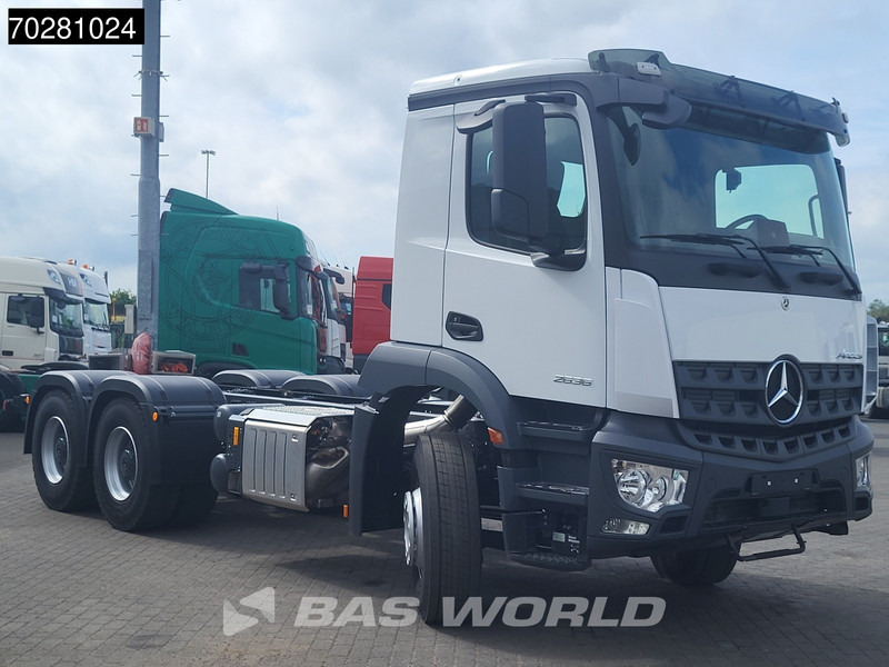 Mercedes-Benz Arocs 2636 6X4 NEW chassis Flywheel PTO Big-Axle Automatic Steelsuspension Euro 6 - 캡 새시 트럭 : 사진 3 Mercedes-Benz Arocs 2636 6X4 NEW chassis Flywheel PTO Big-Axle Automatic Steelsuspension Euro 6 - 캡 새시 트럭 : 사진 3