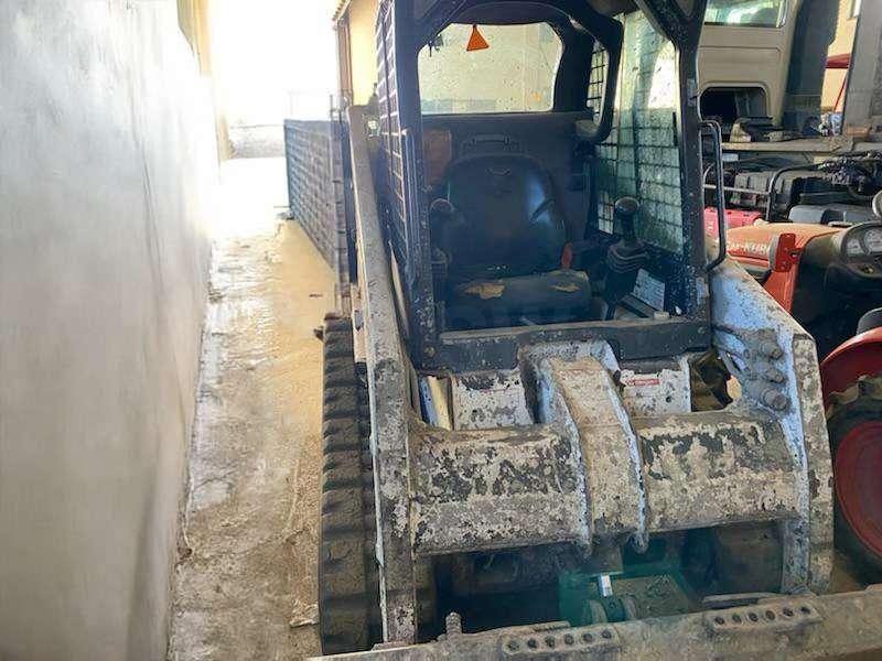 Bobcat T140 - 소형 트랙 로더 : 사진 1 Bobcat T140 - 소형 트랙 로더 : 사진 1