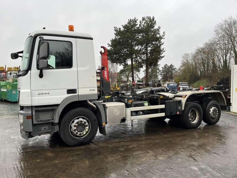 Mercedes ACTROS 2544 - 후크 리프트 트럭 : 사진 3 Mercedes ACTROS 2544 - 후크 리프트 트럭 : 사진 3