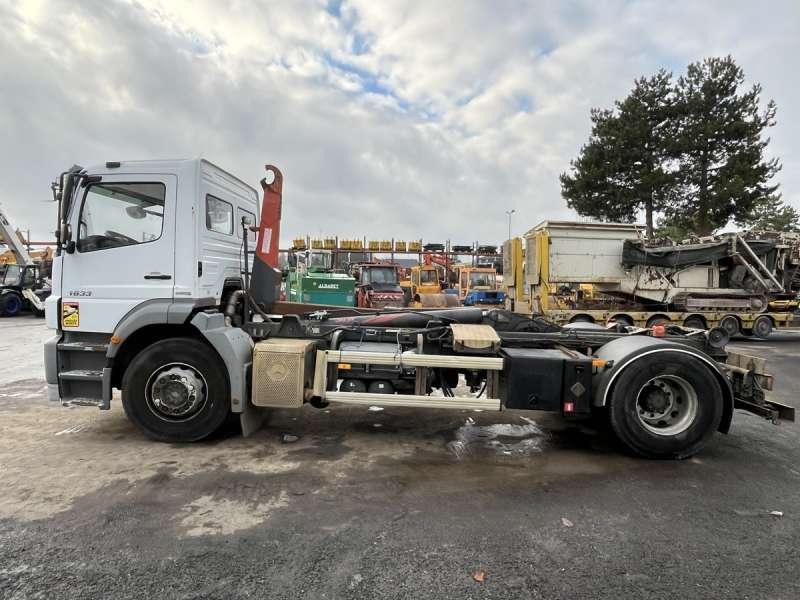Mercedes AXOR 1833 - 후크 리프트 트럭 : 사진 4 Mercedes AXOR 1833 - 후크 리프트 트럭 : 사진 4