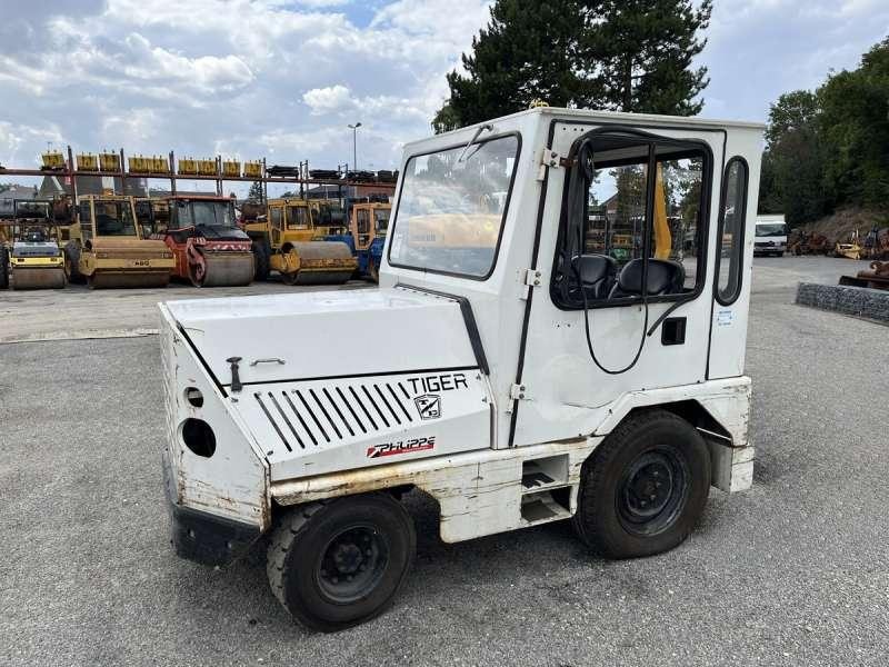 TAYLOR-DUNN TC-40 - 장궤형 트랙터 : 사진 3 TAYLOR-DUNN TC-40 - 장궤형 트랙터 : 사진 3