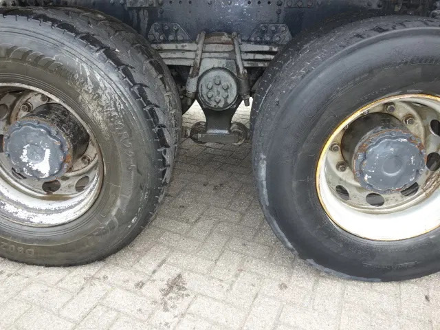 MAN TGA 35.360 8X4 MIXER STEEL SPRINGS BIG AXELS MANUAL FEUL POMP - 콘크리트 믹서 트럭 : 사진 4 MAN TGA 35.360 8X4 MIXER STEEL SPRINGS BIG AXELS MANUAL FEUL POMP - 콘크리트 믹서 트럭 : 사진 4