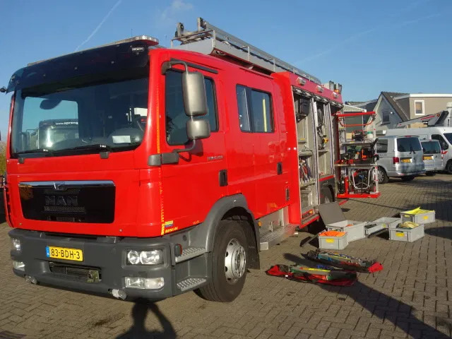 MAN TGM 15.250 FIRE TRUCK,2000 LITER TANK, FOAM TANK, AIRCO,WITH EQUIPMENT - 소방차 : 사진 1 MAN TGM 15.250 FIRE TRUCK,2000 LITER TANK, FOAM TANK, AIRCO,WITH EQUIPMENT - 소방차 : 사진 1