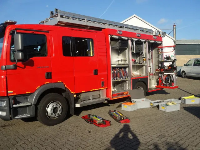MAN TGM 15.250 FIRE TRUCK,2000 LITER TANK, FOAM TANK, AIRCO,WITH EQUIPMENT - 소방차 : 사진 2 MAN TGM 15.250 FIRE TRUCK,2000 LITER TANK, FOAM TANK, AIRCO,WITH EQUIPMENT - 소방차 : 사진 2