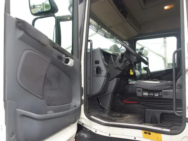 리스 Scania R380 6X2 19200 LITER TANK,MANUAL GEARBOX Scania R380 6X2 19200 LITER TANK,MANUAL GEARBOX : 사진 9 리스 Scania R380 6X2 19200 LITER TANK,MANUAL GEARBOX Scania R380 6X2 19200 LITER TANK,MANUAL GEARBOX : 사진 9