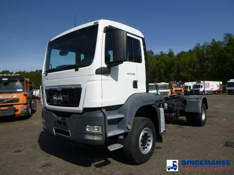 MAN TGS 19.360 4X2 BBS manual Euro 2 chassis + PTO - 캡 새시 트럭 : 사진 1 MAN TGS 19.360 4X2 BBS manual Euro 2 chassis + PTO - 캡 새시 트럭 : 사진 1