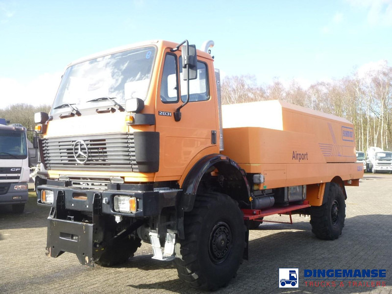 Mercedes-Benz SK 2031 4x4x4 Schmidt CJS9 airport sweeper snow plough - 제설차량 : 사진 4 Mercedes-Benz SK 2031 4x4x4 Schmidt CJS9 airport sweeper snow plough - 제설차량 : 사진 4