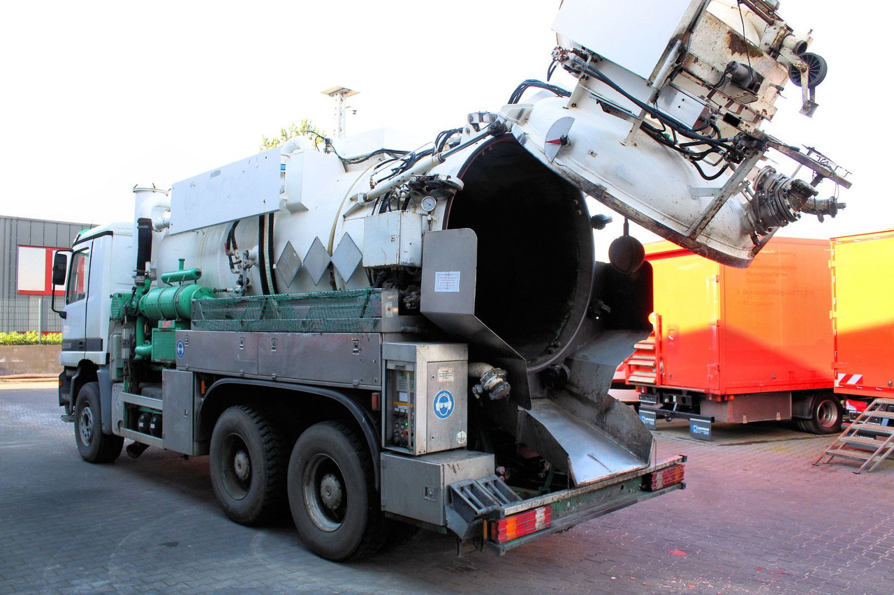 Mercedes-Benz Actros 3335 6x4 Kroll 13m³ HD-Kombi ADR/GGVS V2A - 진공 흡입 트럭 : 사진 2 Mercedes-Benz Actros 3335 6x4 Kroll 13m³ HD-Kombi ADR/GGVS V2A - 진공 흡입 트럭 : 사진 2