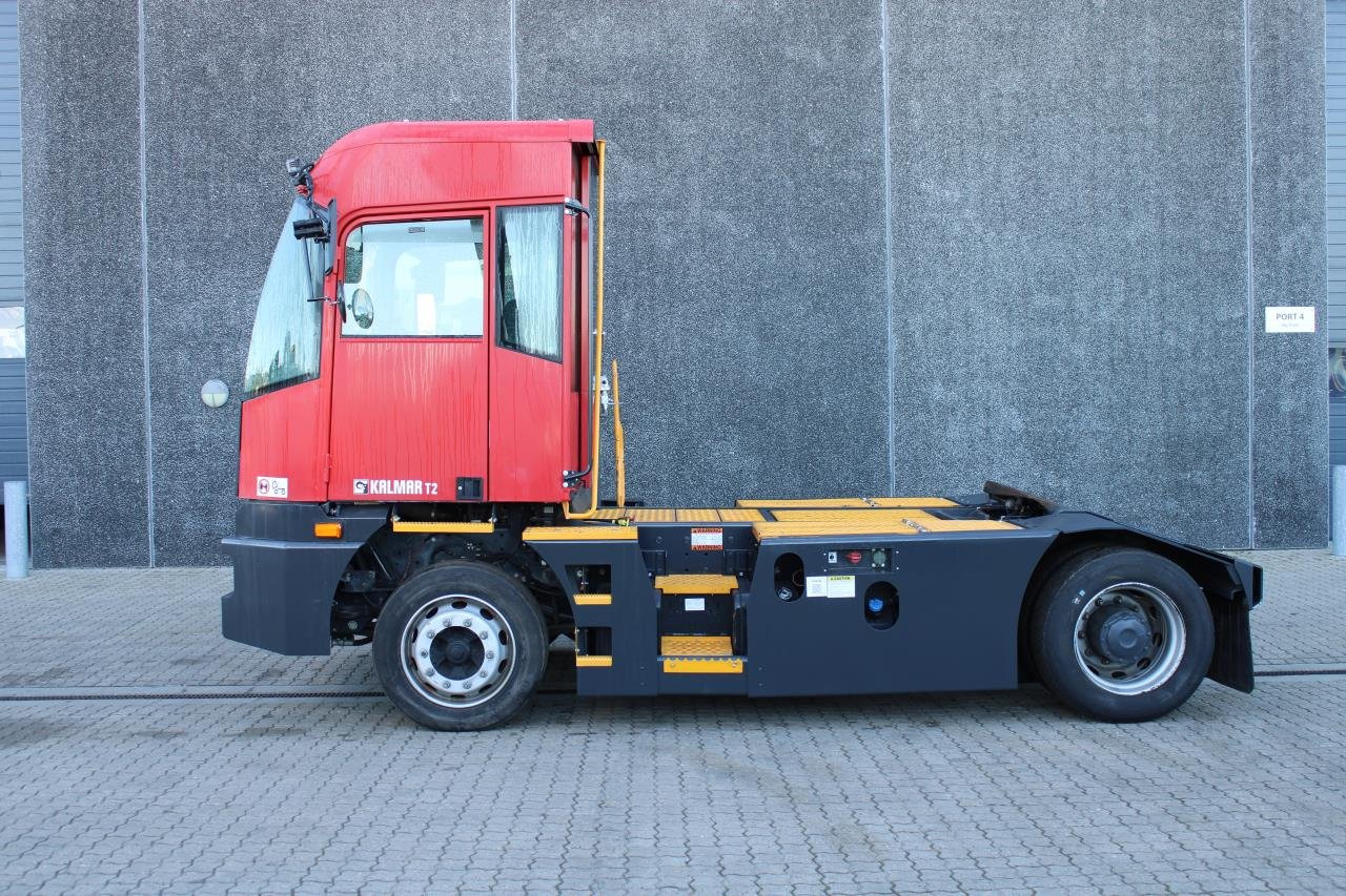 Kalmar T2I 4X2 - 터미널 트랙터 : 사진 1 Kalmar T2I 4X2 - 터미널 트랙터 : 사진 1