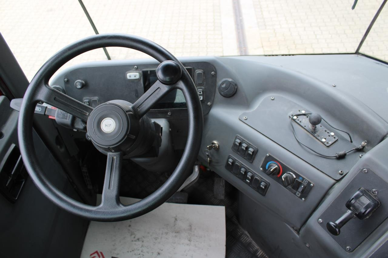 Kalmar T2I 4X2 - 터미널 트랙터 : 사진 4 Kalmar T2I 4X2 - 터미널 트랙터 : 사진 4