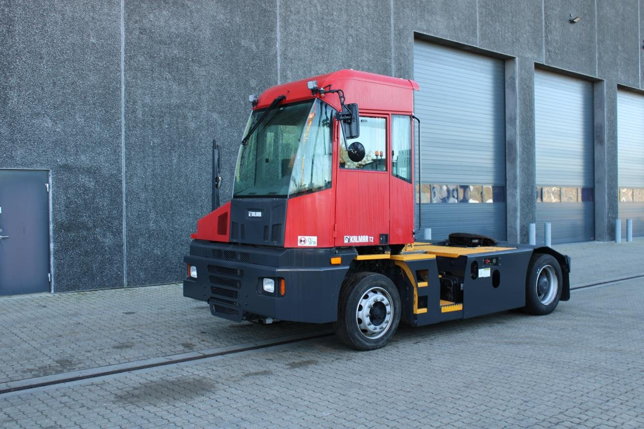 Kalmar T2I 4X2 - 터미널 트랙터 : 사진 2 Kalmar T2I 4X2 - 터미널 트랙터 : 사진 2