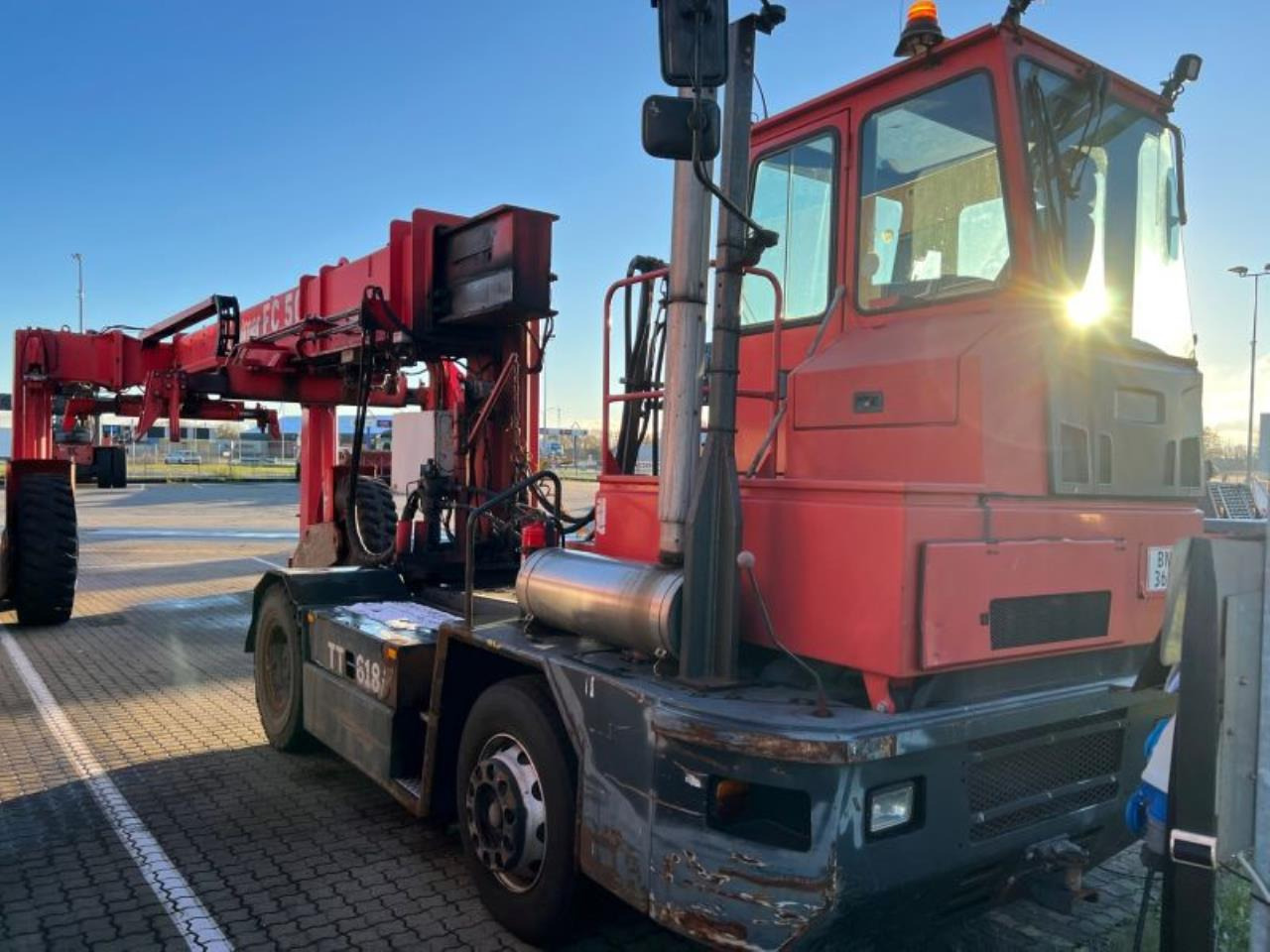 Kalmar TT618 - 터미널 트랙터 : 사진 1 Kalmar TT618 - 터미널 트랙터 : 사진 1