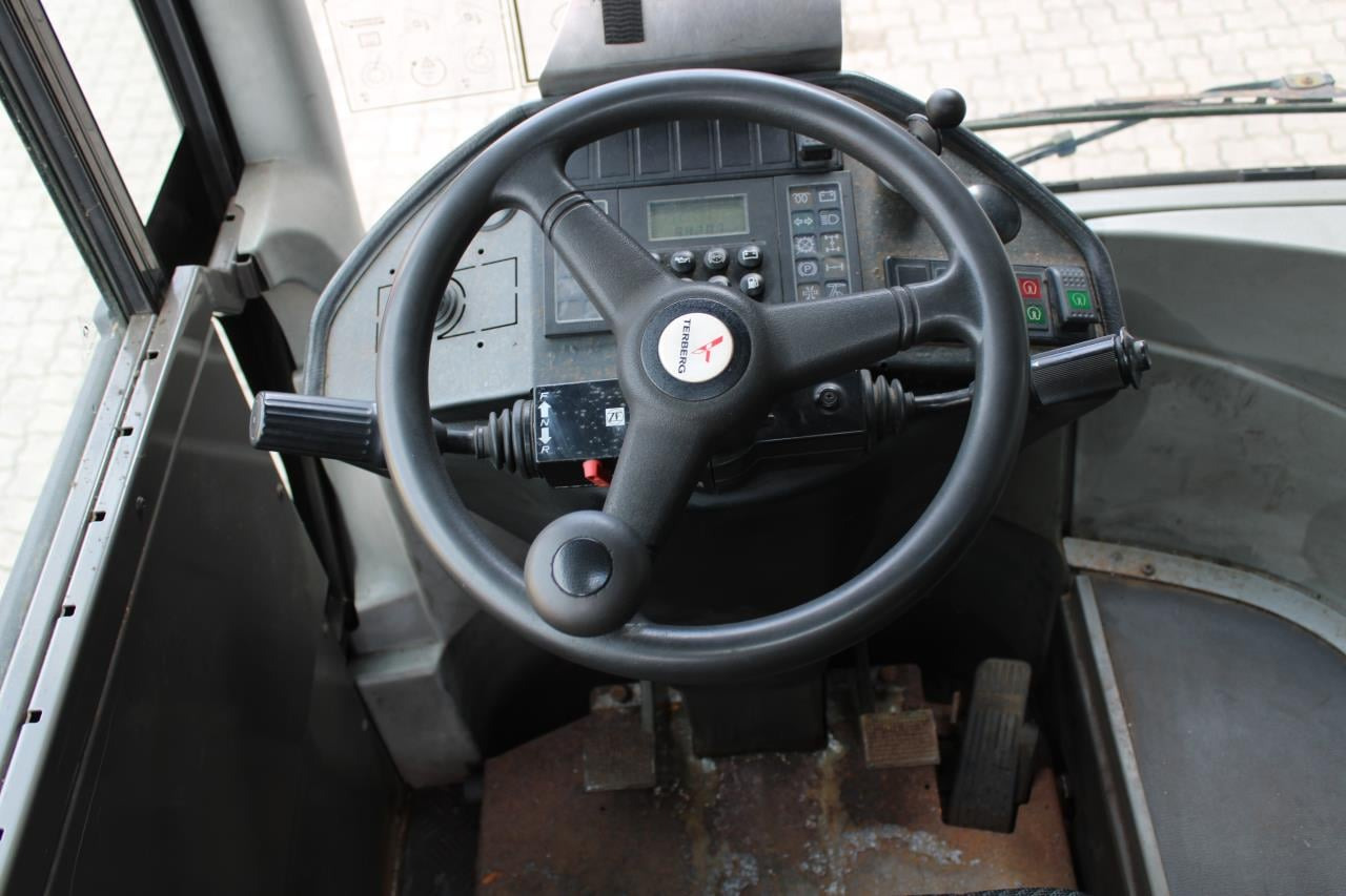 Terberg RT222 - 터미널 트랙터 : 사진 4 Terberg RT222 - 터미널 트랙터 : 사진 4