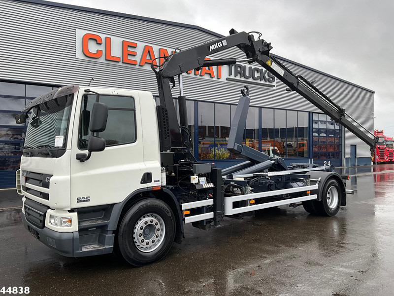 DAF FA 75 CF 250 MKG 14 Tonmeter laadkraan - 후크 리프트 트럭, 크레인 트럭 : 사진 1 DAF FA 75 CF 250 MKG 14 Tonmeter laadkraan - 후크 리프트 트럭, 크레인 트럭 : 사진 1