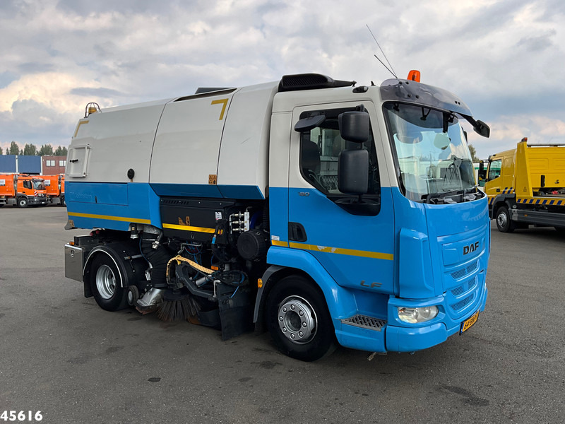 DAF FA LF 180 Euro 6 Johnston VS502 Just 138.807 km! - 거리 청소 차량 : 사진 4 DAF FA LF 180 Euro 6 Johnston VS502 Just 138.807 km! - 거리 청소 차량 : 사진 4