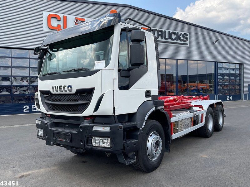 Iveco AD260T 6x4 Euro 6 AJK 20 haakarmsysteem - 후크 리프트 트럭 : 사진 2 Iveco AD260T 6x4 Euro 6 AJK 20 haakarmsysteem - 후크 리프트 트럭 : 사진 2