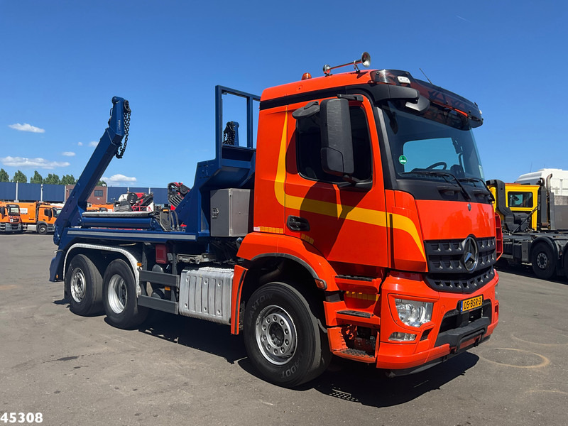 Mercedes-Benz Arocs 2536 Euro 6 Meiler 16 Ton's portaalarmsysteem - 스킵 로더 트럭 : 사진 2 Mercedes-Benz Arocs 2536 Euro 6 Meiler 16 Ton's portaalarmsysteem - 스킵 로더 트럭 : 사진 2