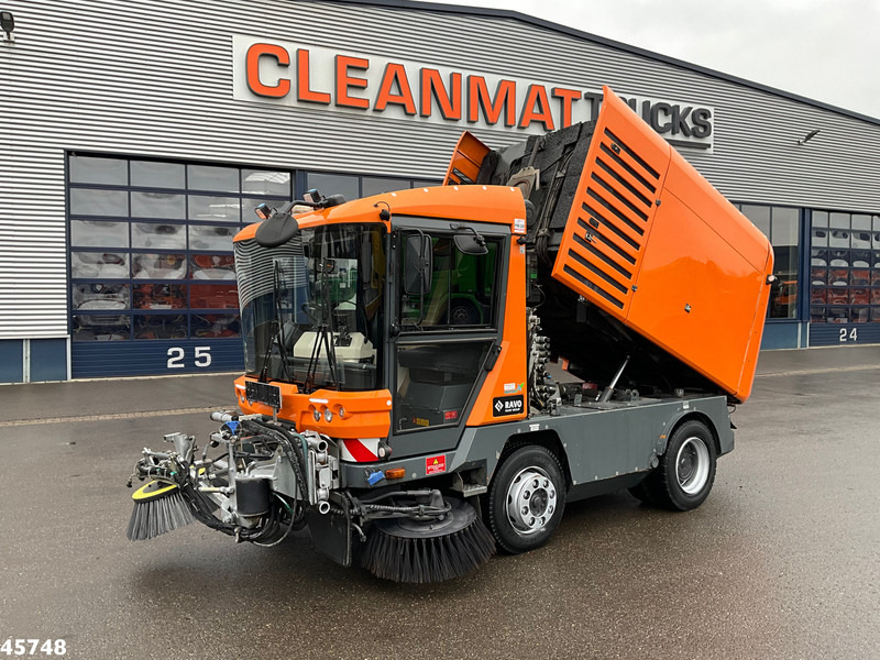 Ravo 580 with 3-rd brush - 거리 청소 차량 : 사진 1 Ravo 580 with 3-rd brush - 거리 청소 차량 : 사진 1