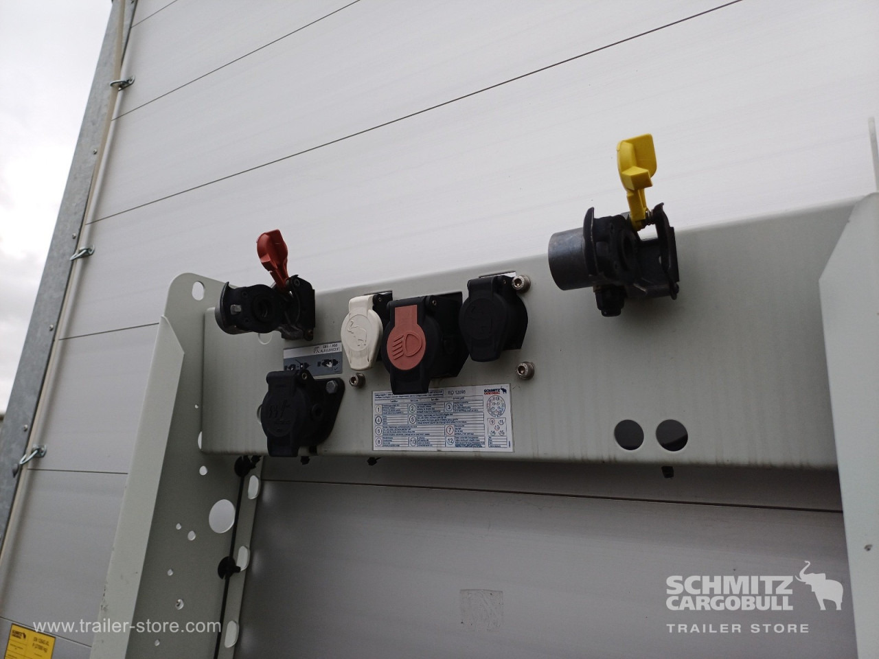 SCHMITZ Auflieger Curtainsider Standard - 커튼사이더 세미 트레일러 : 사진 2 SCHMITZ Auflieger Curtainsider Standard - 커튼사이더 세미 트레일러 : 사진 2