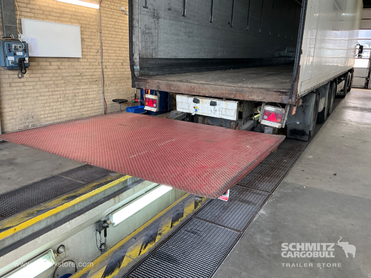 KRONE Dryfreight Standard Taillift - 밀폐형 박스 세미 트레일러 : 사진 3 KRONE Dryfreight Standard Taillift - 밀폐형 박스 세미 트레일러 : 사진 3