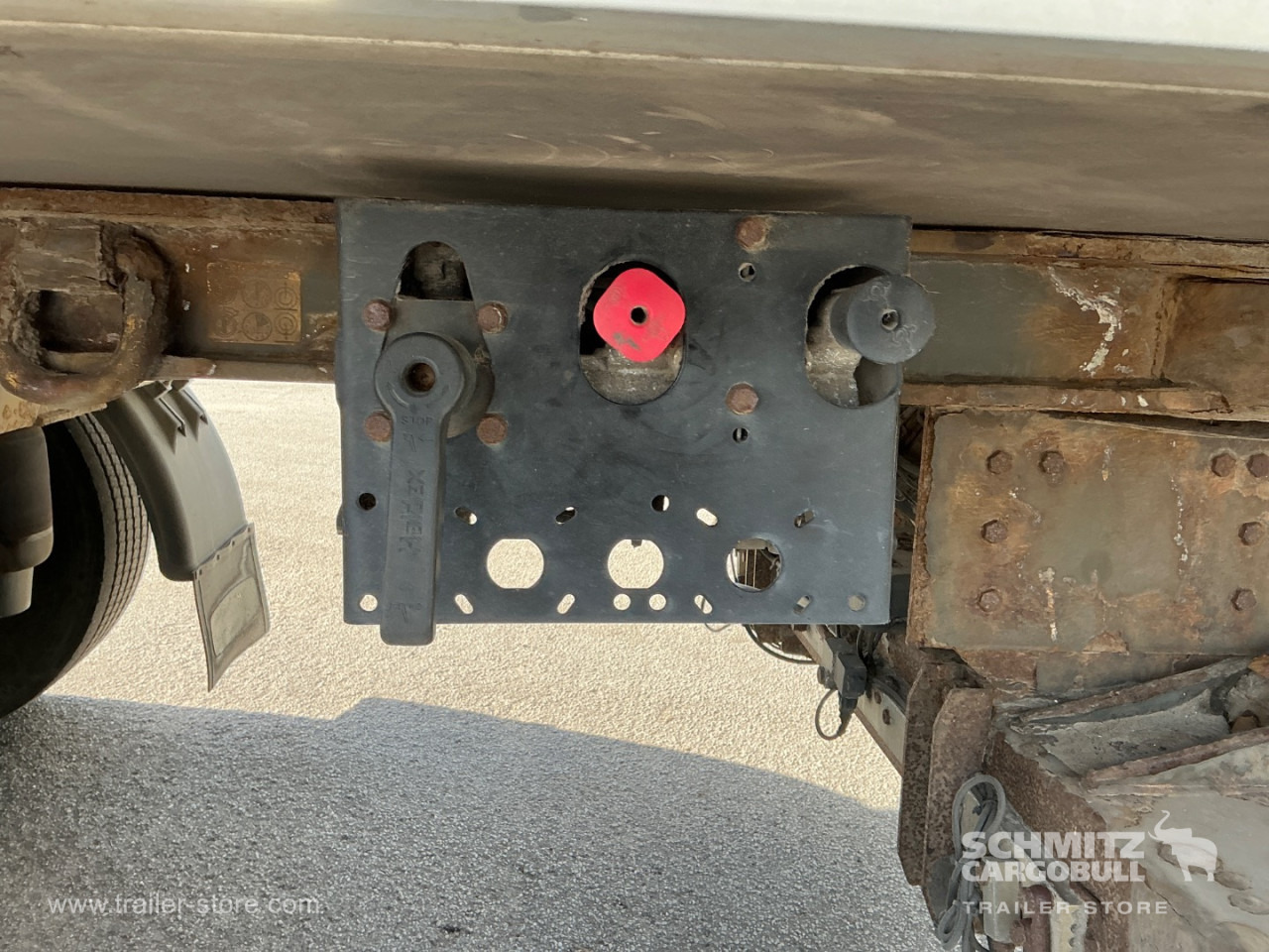 KRONE Dryfreight Standard Taillift - 밀폐형 박스 세미 트레일러 : 사진 4 KRONE Dryfreight Standard Taillift - 밀폐형 박스 세미 트레일러 : 사진 4