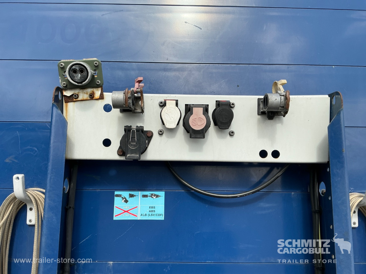 SCHMITZ Curtainsider Standard Taillift - 커튼사이더 세미 트레일러 : 사진 4 SCHMITZ Curtainsider Standard Taillift - 커튼사이더 세미 트레일러 : 사진 4