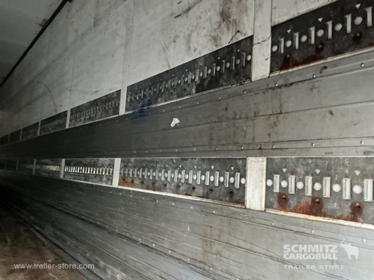 SCHMITZ Dryfreight Standard Taillift - 밀폐형 박스 세미 트레일러 : 사진 5 SCHMITZ Dryfreight Standard Taillift - 밀폐형 박스 세미 트레일러 : 사진 5