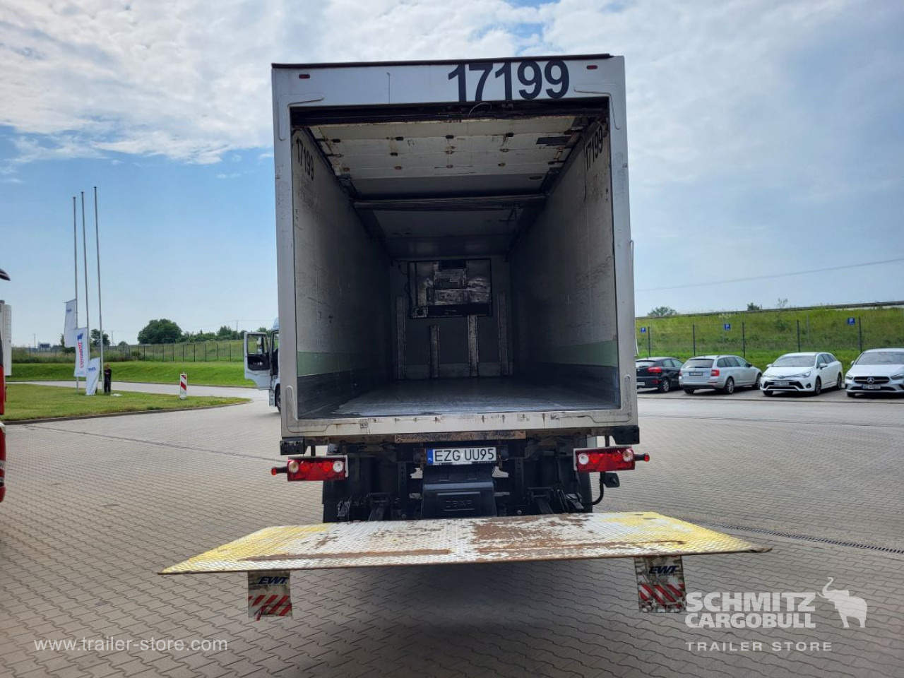 SCHMITZ Insulated/refrigerated box Taillift - 냉동 세미 트레일러 : 사진 2 SCHMITZ Insulated/refrigerated box Taillift - 냉동 세미 트레일러 : 사진 2