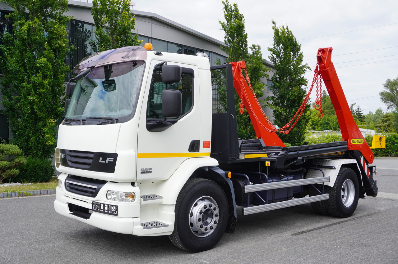 DAF LF 55.220 Skip loader GUIMA PALFINGER M14T - 스킵 로더 트럭 : 사진 1 DAF LF 55.220 Skip loader GUIMA PALFINGER M14T - 스킵 로더 트럭 : 사진 1