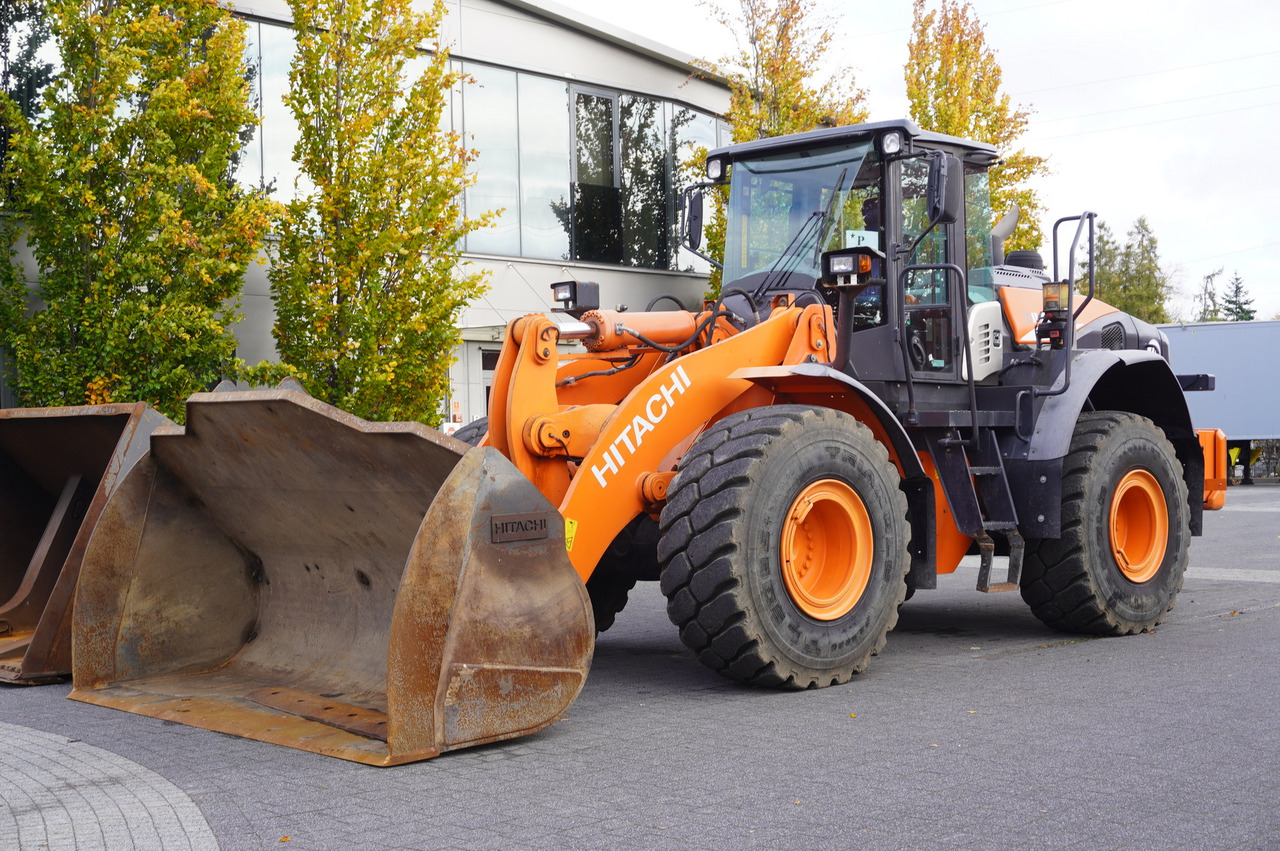 HITACHI ZW220 articulated loader / 2 buckets - 휠 로더 : 사진 2 HITACHI ZW220 articulated loader / 2 buckets - 휠 로더 : 사진 2
