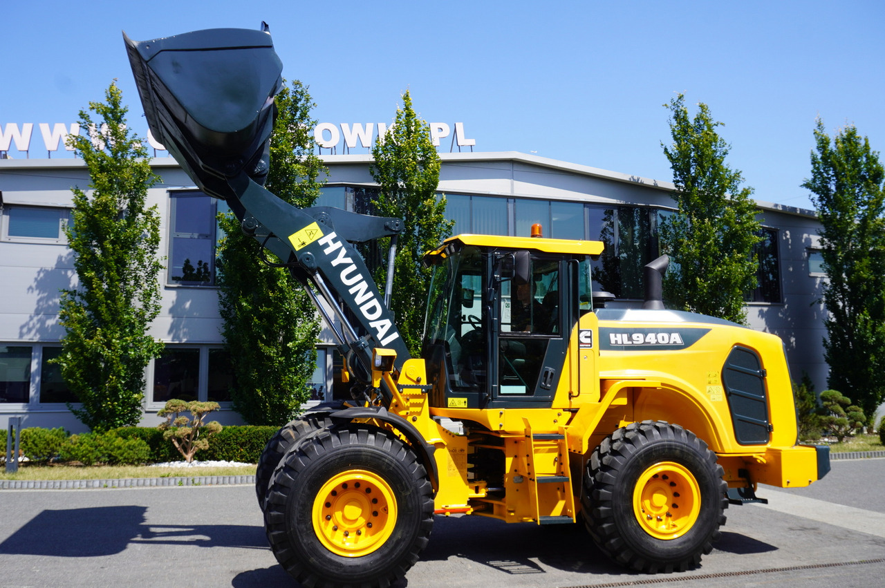 HYUNDAI HL940A articulated loader / year 2021 / weight 13.5t year of production 2021 - 휠 로더 : 사진 1 HYUNDAI HL940A articulated loader / year 2021 / weight 13.5t year of production 2021 - 휠 로더 : 사진 1