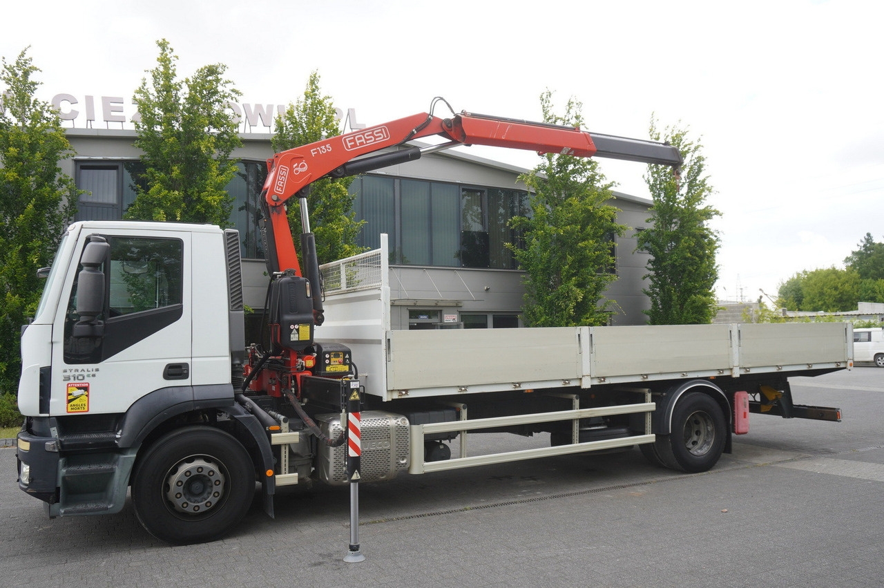 IVECO STRALIS 19.310 E6 / Flatbed 19 EPAL / FASSI F135 / 225 MTH! / 5.7 T - 크레인 트럭, 크레인 트럭 : 사진 4 IVECO STRALIS 19.310 E6 / Flatbed 19 EPAL / FASSI F135 / 225 MTH! / 5.7 T - 크레인 트럭, 크레인 트럭 : 사진 4