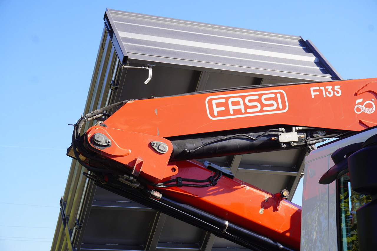리스 IVECO Stralis 310 E6 / NEW 3-sided tipper / Fassi F135 crane with remote control IVECO Stralis 310 E6 / NEW 3-sided tipper / Fassi F135 crane with remote control : 사진 37