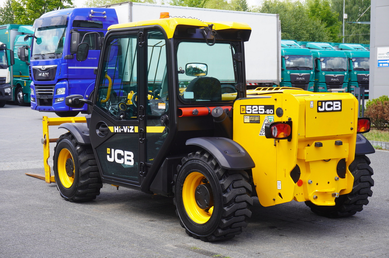JCB 525-60T5 / 2022 / 860 MTH! / 2.5 T / Reach 6 m / joystick - 망원형 휠 로더 : 사진 4 JCB 525-60T5 / 2022 / 860 MTH! / 2.5 T / Reach 6 m / joystick - 망원형 휠 로더 : 사진 4