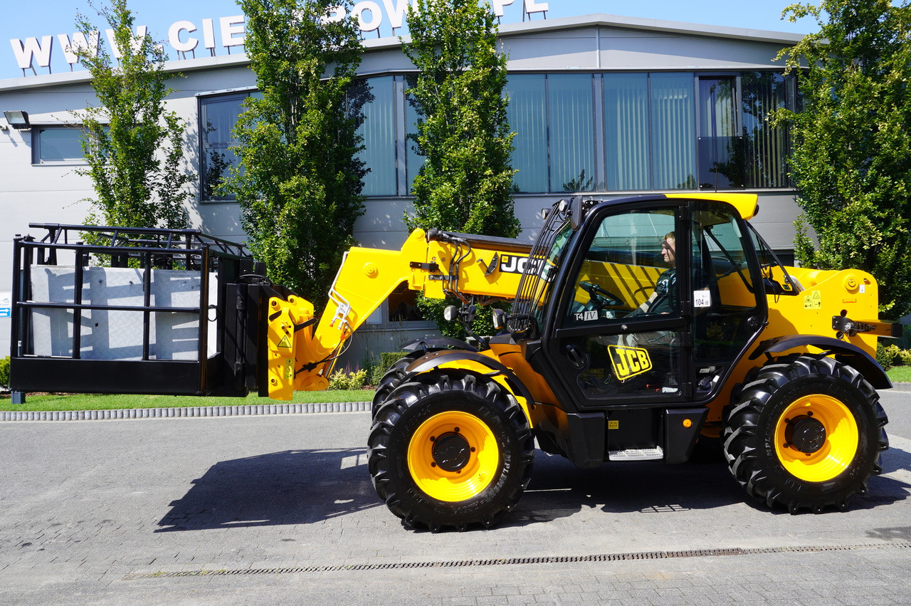 망원형 휠 로더 JCB 535-95 / 3.5 T / range 9.5 m / joystick : 사진 16 망원형 휠 로더 JCB 535-95 / 3.5 T / range 9.5 m / joystick : 사진 16