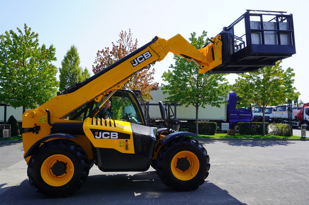 망원형 휠 로더 JCB 535-95 / 3.5 T / range 9.5 m / joystick : 사진 11 망원형 휠 로더 JCB 535-95 / 3.5 T / range 9.5 m / joystick : 사진 11