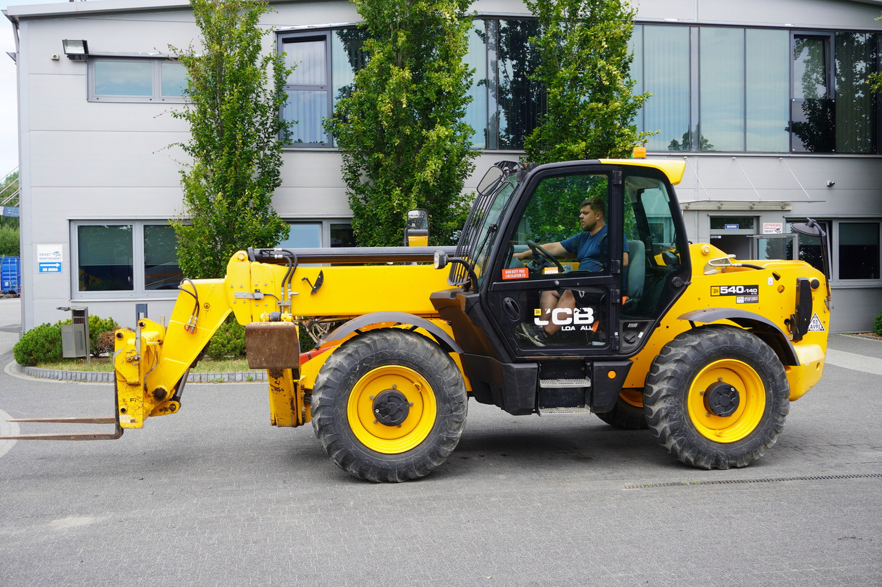 JCB 540-140 telescopic loader / 14 m range / 1800 MTH - 망원형 휠 로더 : 사진 3 JCB 540-140 telescopic loader / 14 m range / 1800 MTH - 망원형 휠 로더 : 사진 3