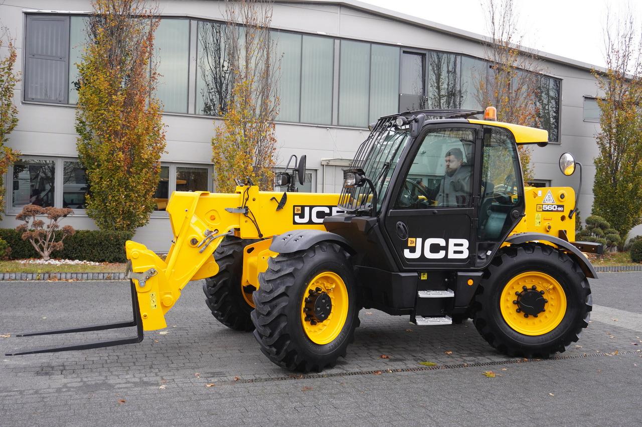 JCB 560-80 / 6 ton lifting capacity / power 146 HP - 망원형 휠 로더 : 사진 3 JCB 560-80 / 6 ton lifting capacity / power 146 HP - 망원형 휠 로더 : 사진 3