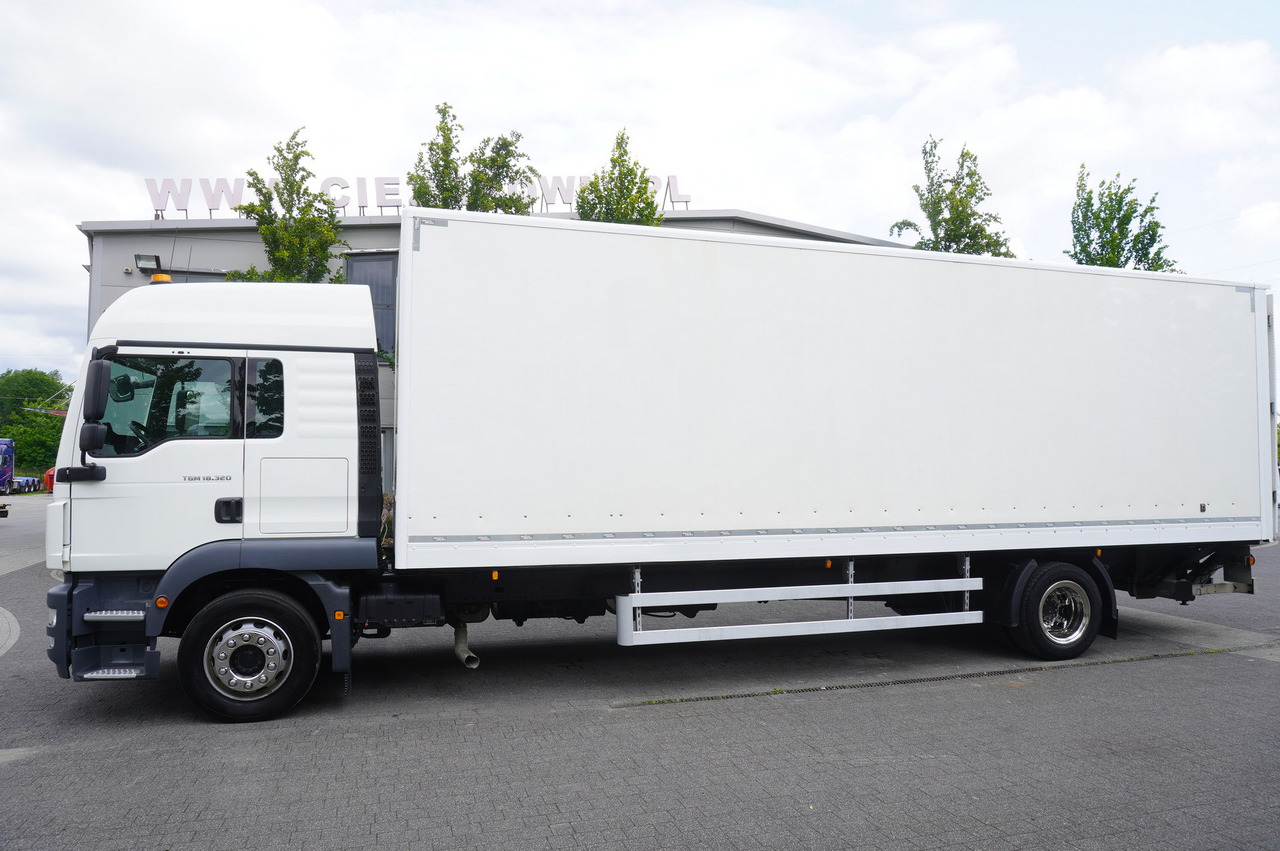 MAN TGM 18.320 / 21 EPAL box / 180 tho. km / Dhollandia 2500 kg / sleeping cab - 박스 트럭 : 사진 5 MAN TGM 18.320 / 21 EPAL box / 180 tho. km / Dhollandia 2500 kg / sleeping cab - 박스 트럭 : 사진 5
