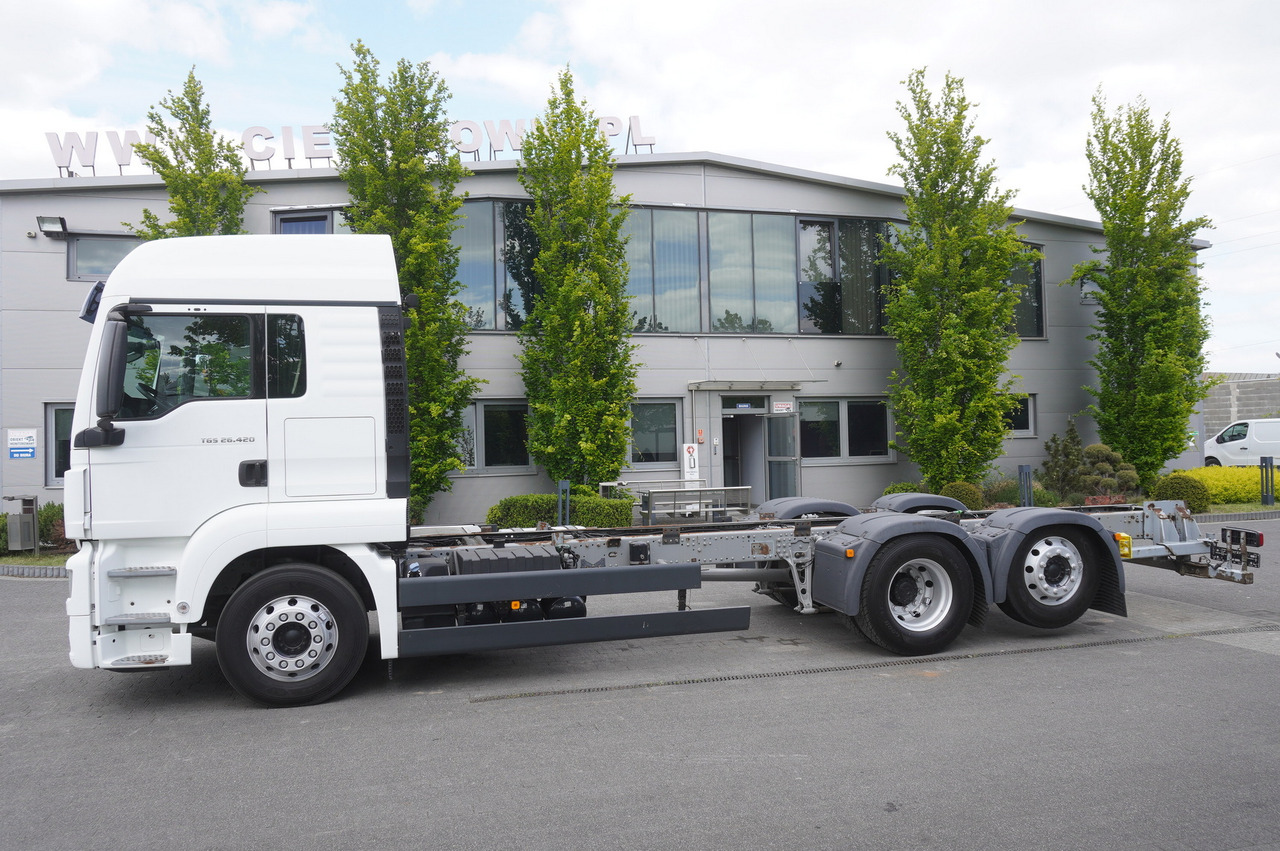 MAN TGS 26.420 / 7.5 m chassis / 14.5 t load cap. / Sleeping cab - 캡 새시 트럭 : 사진 2 MAN TGS 26.420 / 7.5 m chassis / 14.5 t load cap. / Sleeping cab - 캡 새시 트럭 : 사진 2