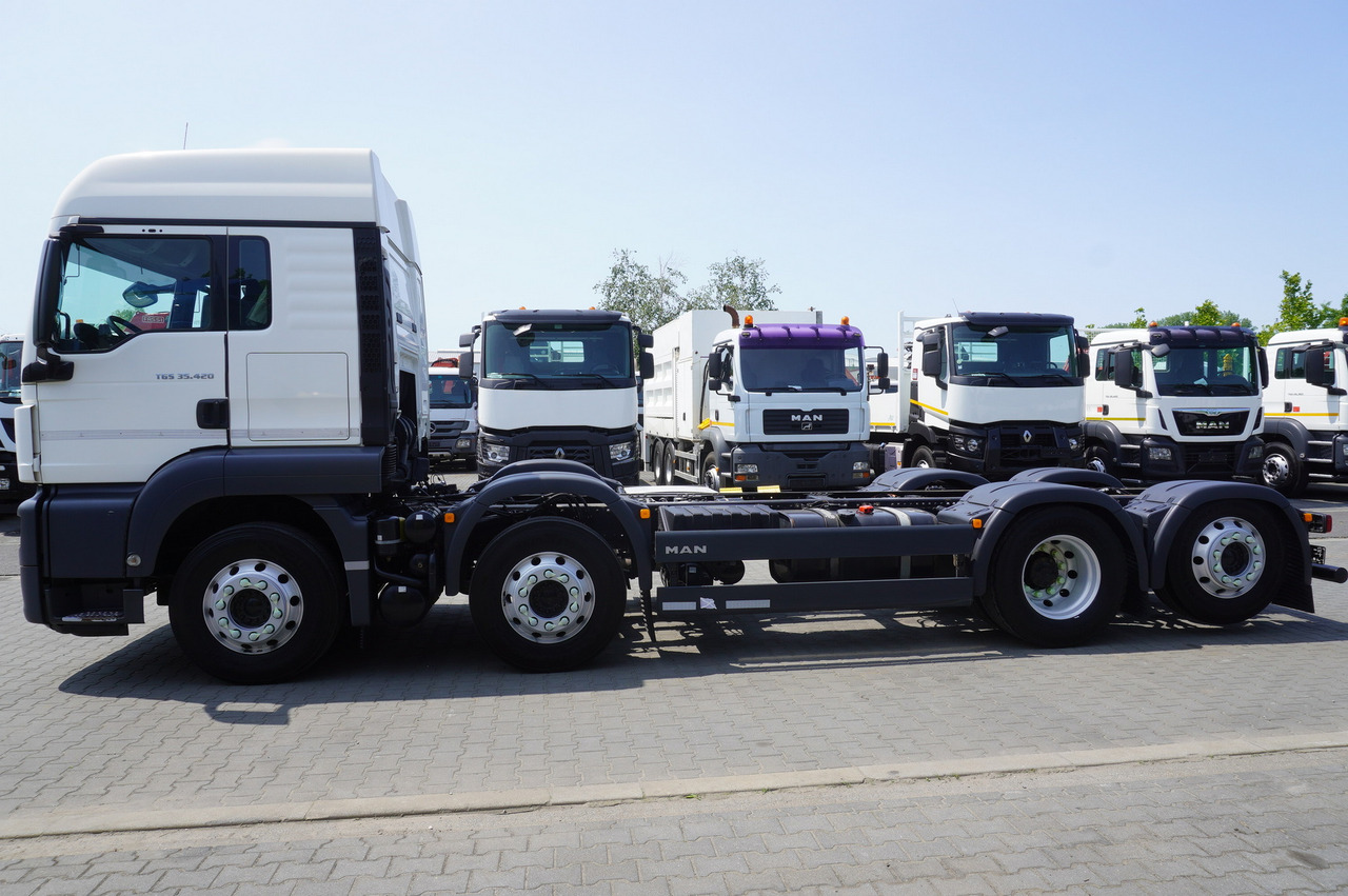 MAN TGS 35.420 8x2 / Chassis 6.4 m / 3 steered axles - 캡 새시 트럭 : 사진 3 MAN TGS 35.420 8x2 / Chassis 6.4 m / 3 steered axles - 캡 새시 트럭 : 사진 3