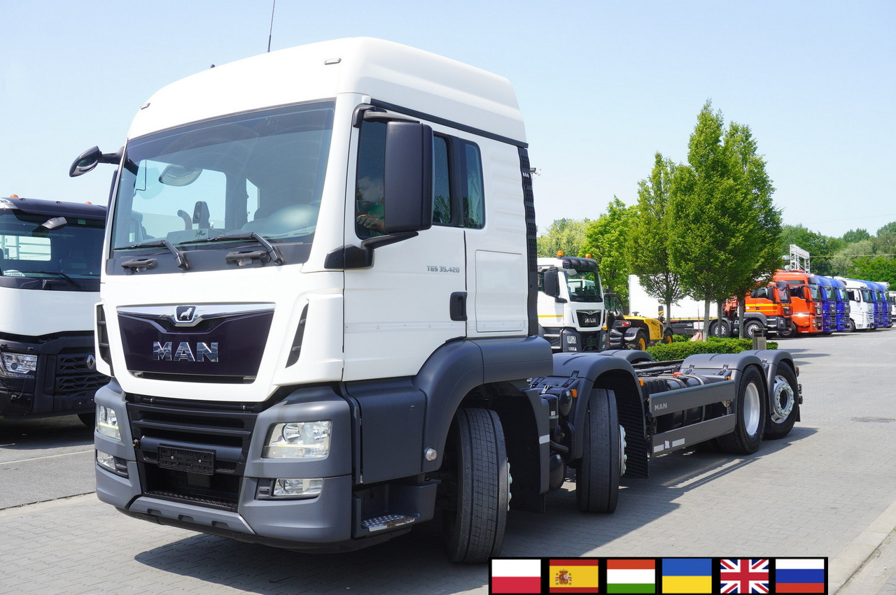 MAN TGS 35.420 8x2 / Chassis 6.4 m / 3 steered axles - 캡 새시 트럭 : 사진 1 MAN TGS 35.420 8x2 / Chassis 6.4 m / 3 steered axles - 캡 새시 트럭 : 사진 1