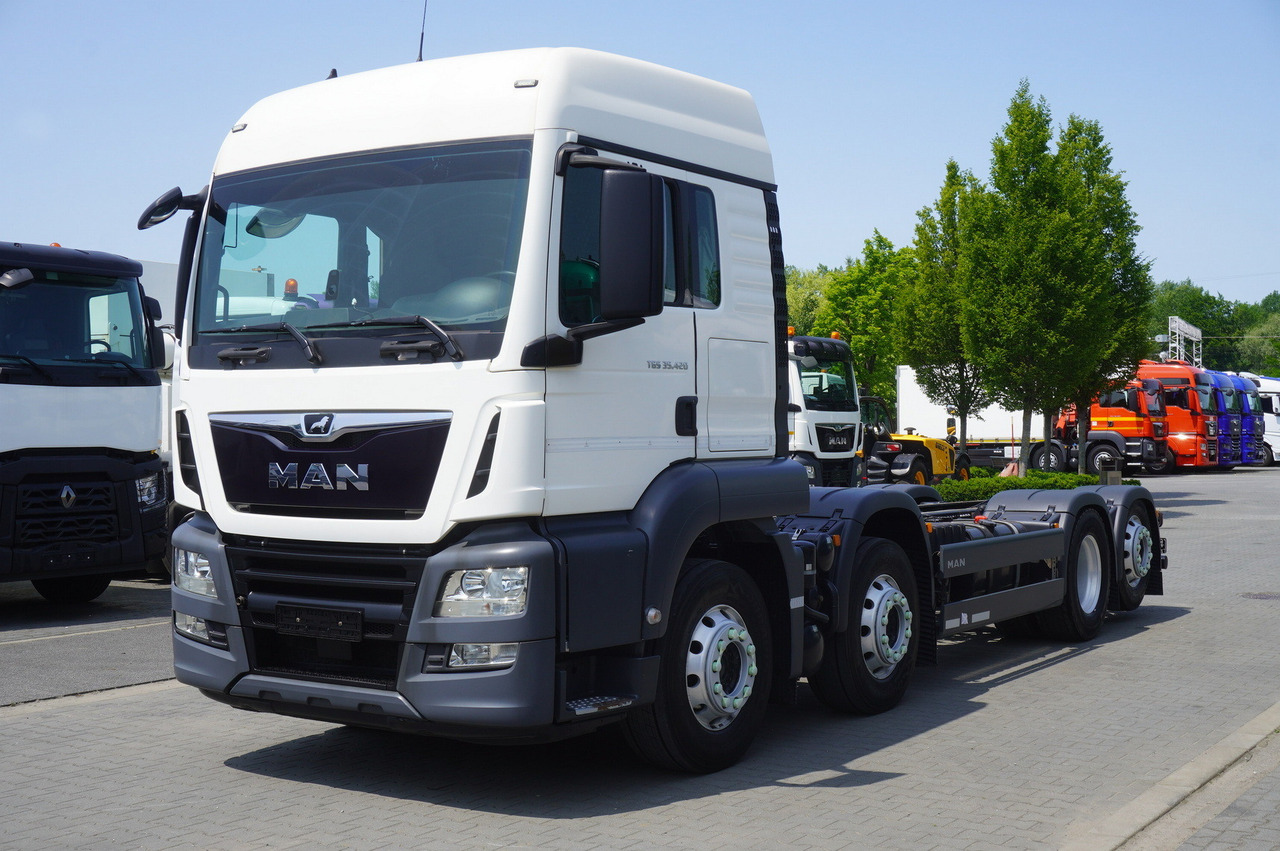 MAN TGS 35.420 8x2 / Chassis 6.4 m / 3 steered axles - 캡 새시 트럭 : 사진 2 MAN TGS 35.420 8x2 / Chassis 6.4 m / 3 steered axles - 캡 새시 트럭 : 사진 2