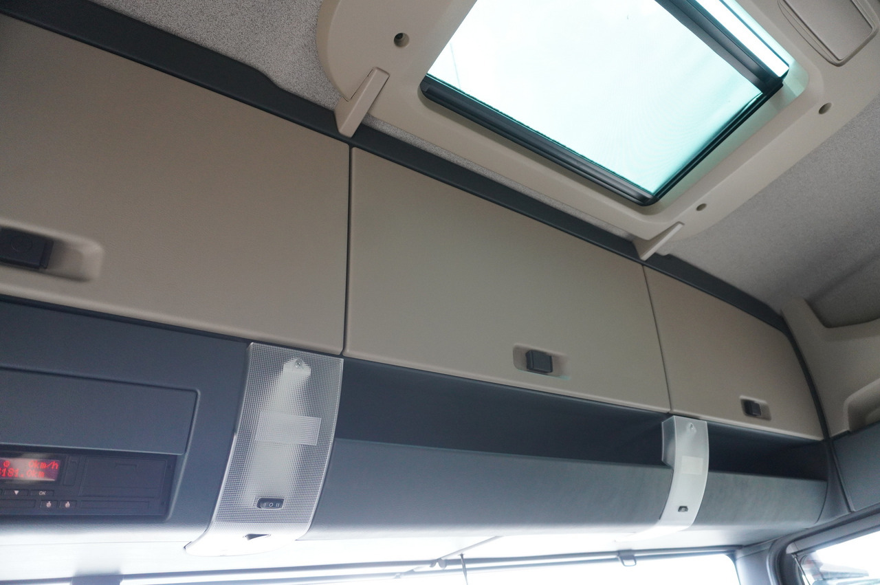 커튼사이더 트럭 MAN TGX 18.430 / Curtainsider 18 EPAL / sleeping cab / 2021 : 사진 29 커튼사이더 트럭 MAN TGX 18.430 / Curtainsider 18 EPAL / sleeping cab / 2021 : 사진 29