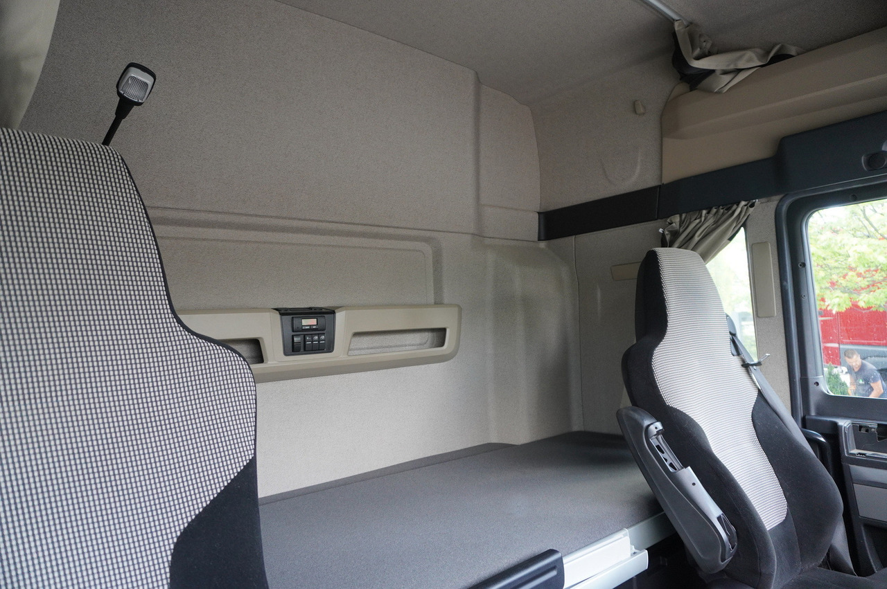 커튼사이더 트럭 MAN TGX 18.430 / Curtainsider 18 EPAL / sleeping cab / 2021 : 사진 30 커튼사이더 트럭 MAN TGX 18.430 / Curtainsider 18 EPAL / sleeping cab / 2021 : 사진 30