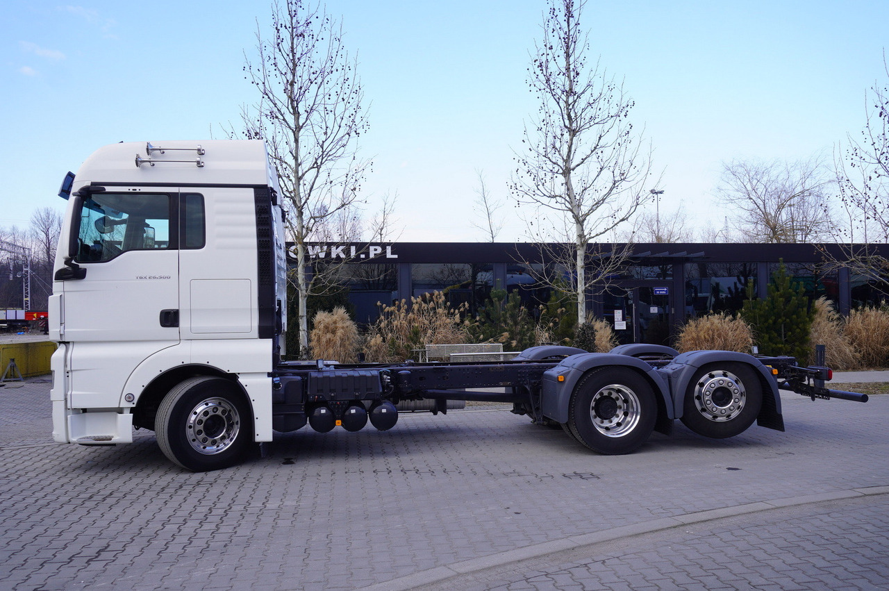 MAN TGX 26,500 / 500 HP / steering 3rd axle / 20 t cap. / Chassis 6.5 m - 캡 새시 트럭 : 사진 4 MAN TGX 26,500 / 500 HP / steering 3rd axle / 20 t cap. / Chassis 6.5 m - 캡 새시 트럭 : 사진 4
