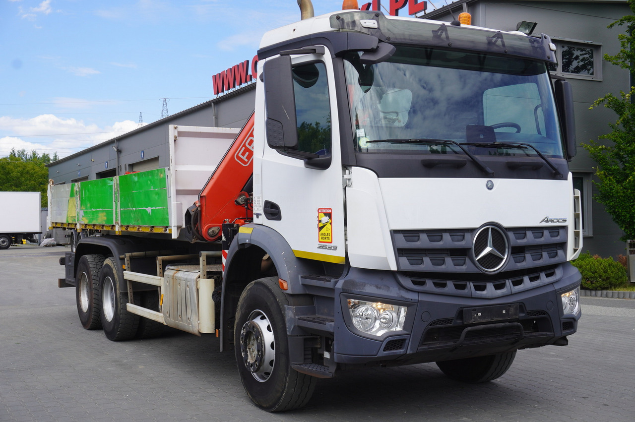 MERCEDES-BENZ AROCS 2633 6x4 / 5.5 T crane FASSI F135 / Tipper 15 EPAL - 크레인 트럭 : 사진 2 MERCEDES-BENZ AROCS 2633 6x4 / 5.5 T crane FASSI F135 / Tipper 15 EPAL - 크레인 트럭 : 사진 2