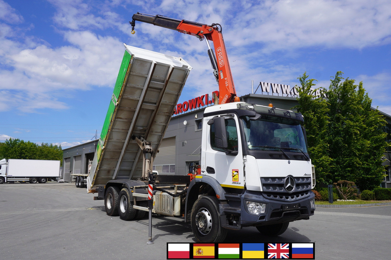 MERCEDES-BENZ AROCS 2633 6x4 / 5.5 T crane FASSI F135 / Tipper 15 EPAL - 크레인 트럭 : 사진 1 MERCEDES-BENZ AROCS 2633 6x4 / 5.5 T crane FASSI F135 / Tipper 15 EPAL - 크레인 트럭 : 사진 1